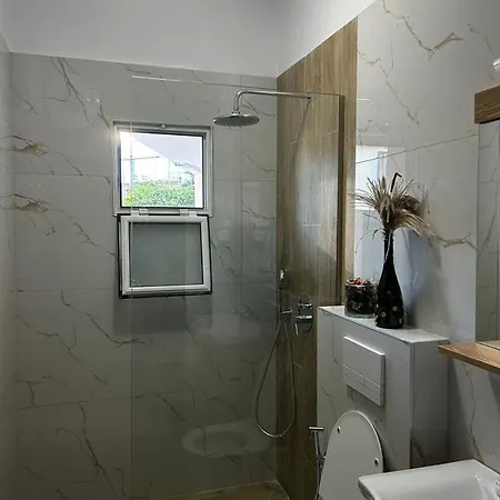 Vila Almar Gæstehus Ksamil